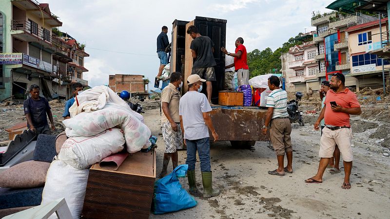 Nepal supera los 900 muertos por las riadas relacionadas con el calentamiento global - Telediario 2 | Ver