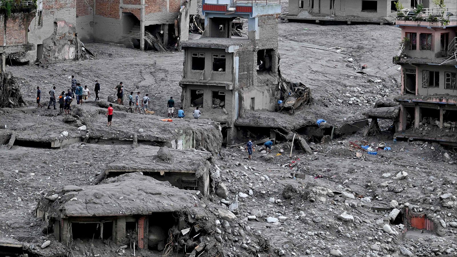 Continúan las tareas de rescate tras la riada masiva en Nepal - El mundo en 24 horas | Ver