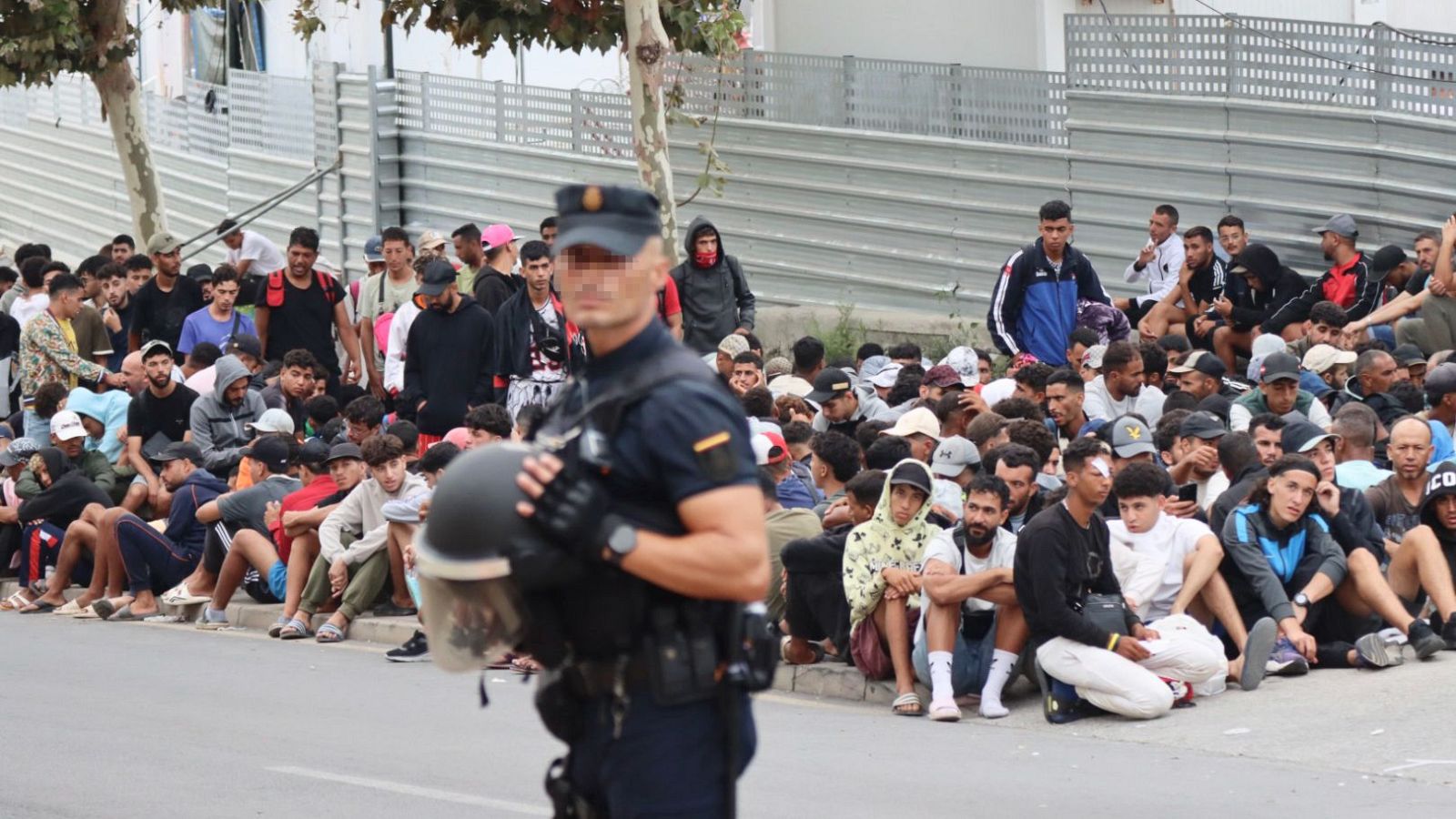 Un catedrático de Derecho Constitucional subraya que la visita del rey a Ceuta conlleva "riesgos" - La hora de La 1 | Ver