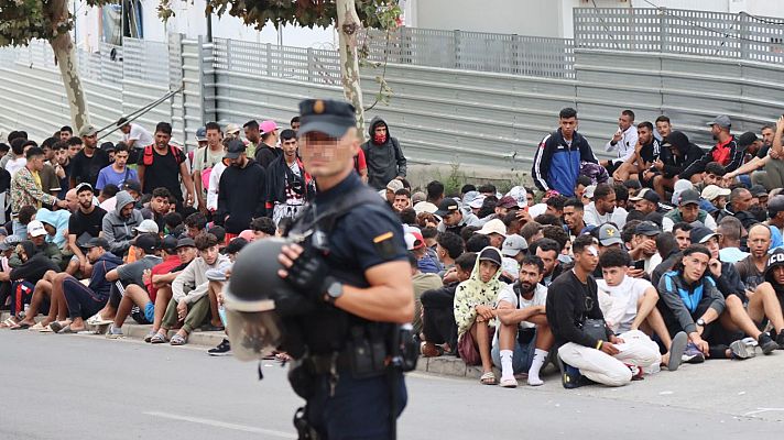 La hora de La 1 - Un catedrático de Derecho Constitucional subraya que la visita del rey a Ceuta conlleva "riesgos"