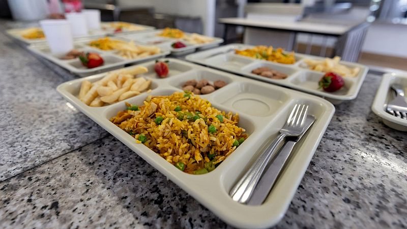 Cuatro de cada diez familias revisa el menú del comedor escolar, que ayuda a promover una alimentación equilibrada y nuevos hábitos saludables