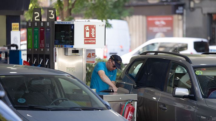 Telediario 1 - El descuento del diésel sube a 20 céntimos por litro y el de la gasolina baja a cinco céntimos