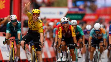 Matthew Brennan se erige en el rey del sprint de La Vuelta 2026 tras firmar el triplete en Lorca