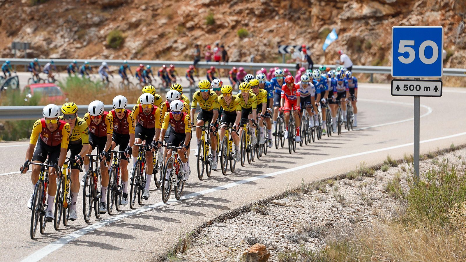 Ciclistas compiten durante la décima etapa de la Vuelta a España