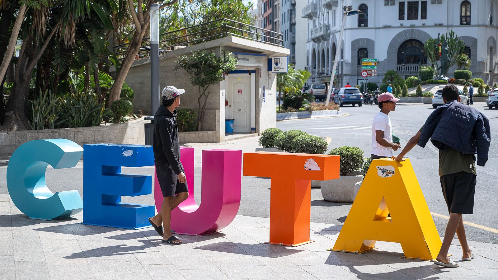 El día de Ceuta se celebra marcado por la crisis migratoria