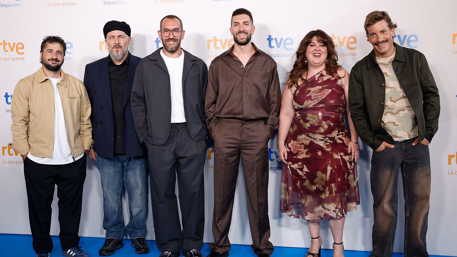 David Broncano, Ricardo Castella, Jorge Ponce, Grison, Valeria Ros y Juanra Bonet posan en un photocall de RTVE con el lema 'La que quieres'.