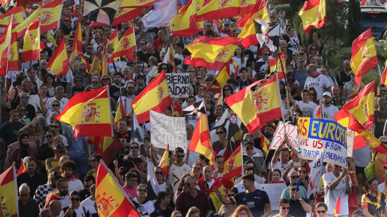 Asistentes a la manifestación con motivo del Día de Ceuta