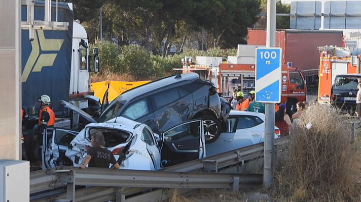 Informatiu Balear - Un camió causa un accident múltiple a l'autopista d'Inca