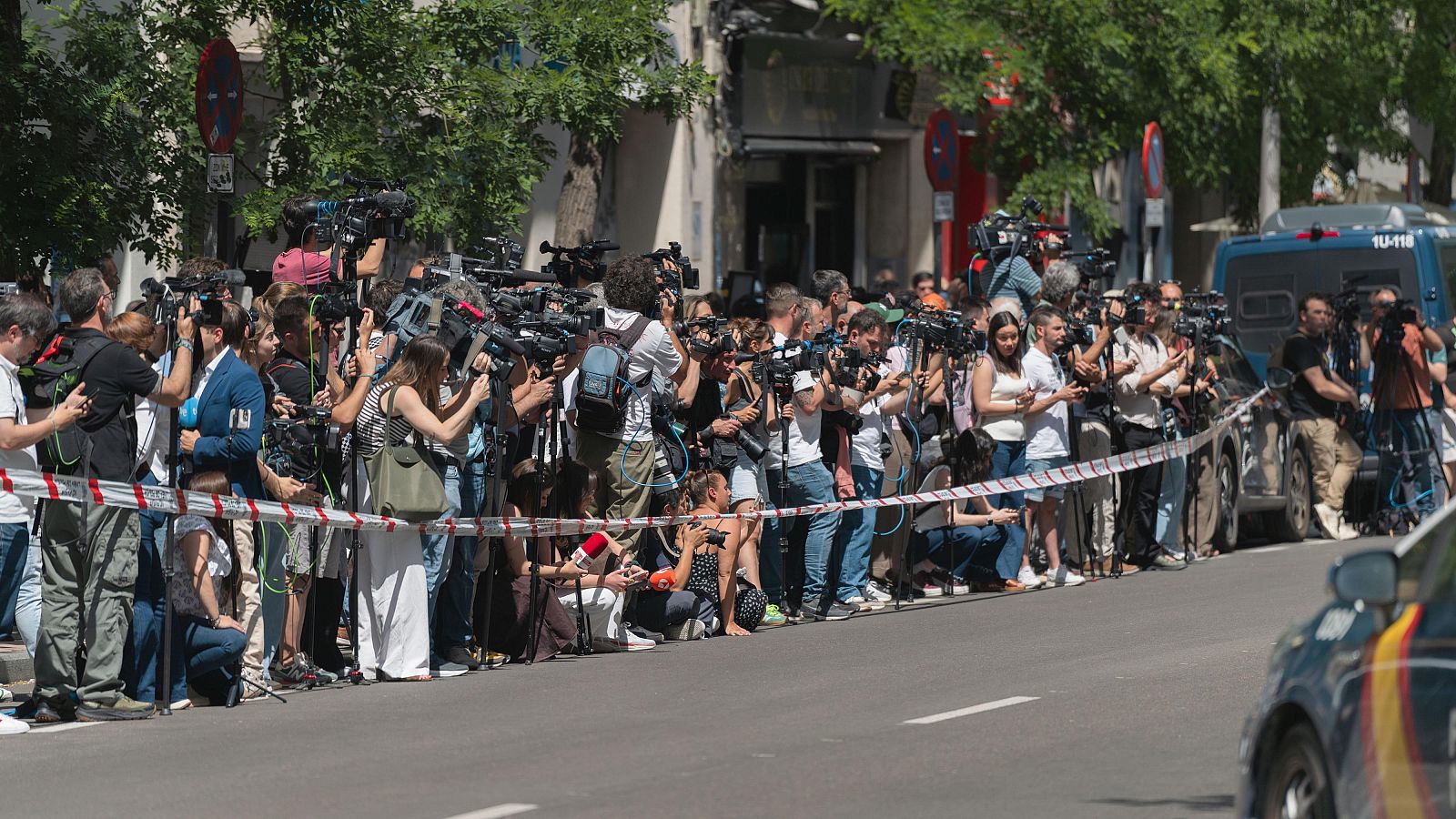 Decenas de periodistas y cámaras, durante una cobertura en Madrid