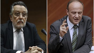 Retratos de Joan Baldov�, con barba y gafas, y Ximo Puig gesticulando, ambos en traje y corbata, en un d�ptico sobre pol�tica valenciana.