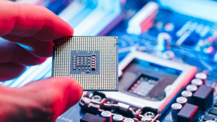 Telediario 1 - Ordenadores, móviles y tablets se encarecen por la demanda de chips de IA