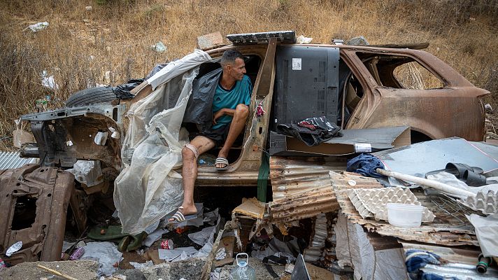 Telediario 2 - Sobrevivir en Ceuta a la espera de una plaza: migrantes desesperados