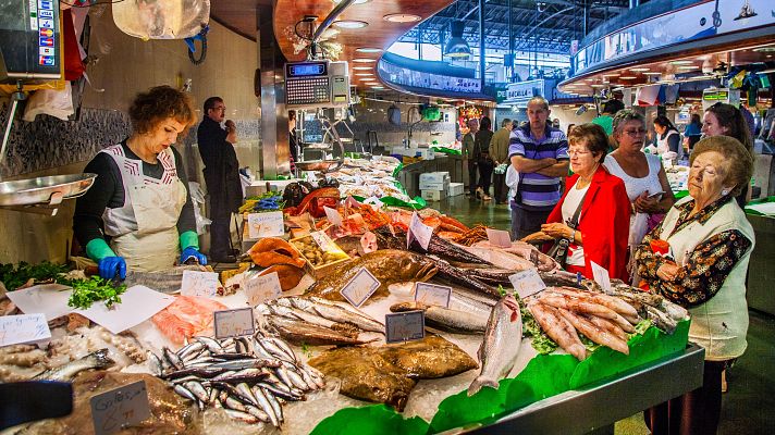 Telediario Fin de Semana - Renovarse o morir: puestos de mercados tradicionales que multiplican sus ventas gracias a las redes sociales