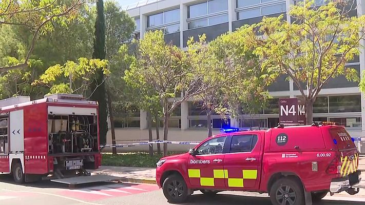 L'Informatiu - Tres ferits per una explosió amb àcid nítric en un laboratori de la URV