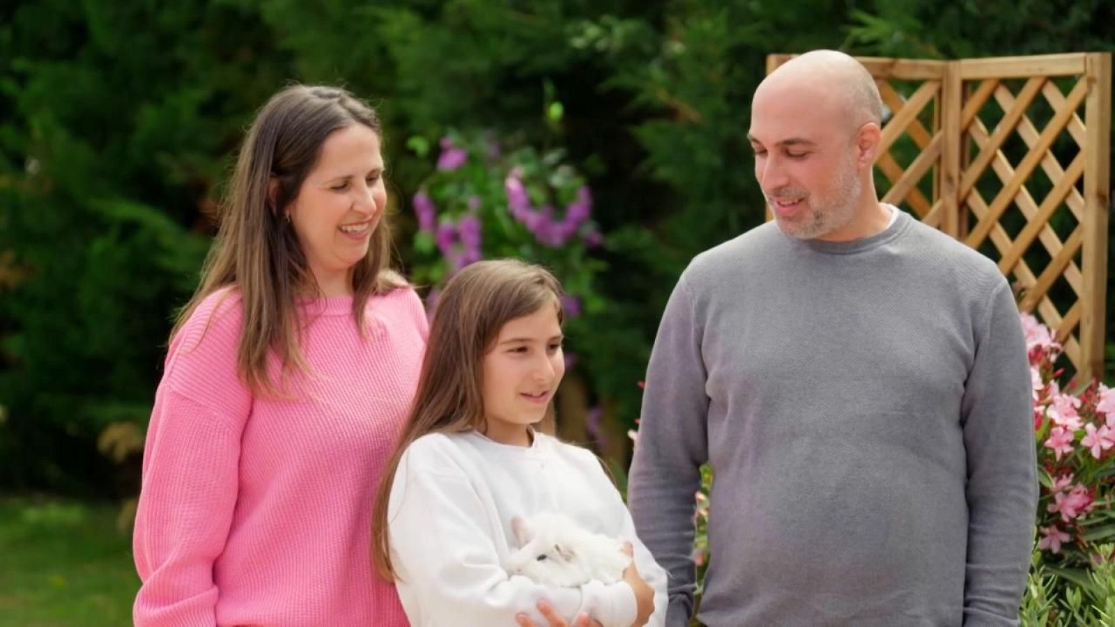Catalina, María y César: Un perro y una cobaya