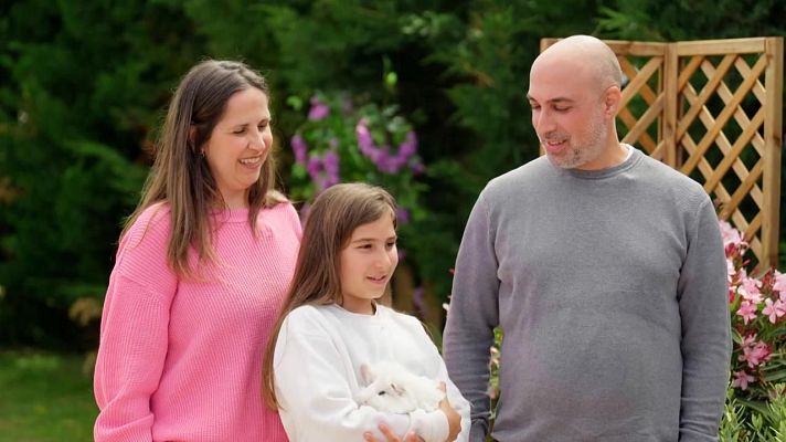 Dog House - Catalina, María y César: Un perro y una cobaya