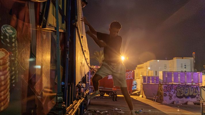 Noticias de Melilla - Una treintena de migrantes, interceptados en Melilla al intentar llegar a la Península ocultos en vehículos durante la Operación Feriante