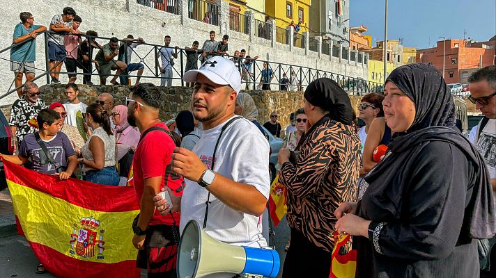 Telediario 2 - Vecinos de Ceuta se manifiestan para pedir una vuelta al cole segura