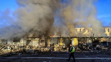 Rusia reanuda los bombardeos sobre Kiev tras la visita de los enviados de Trump y deja al menos dos muertos