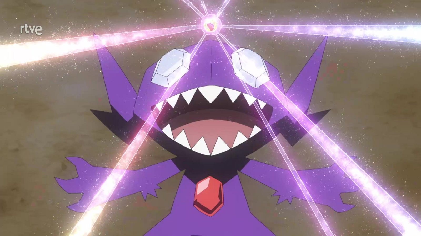 Sableye en medio de una explosión de energía púrpura, con haces de luz emanando de un objeto esférico. "rtve" visible en la esquina superior izquierda.