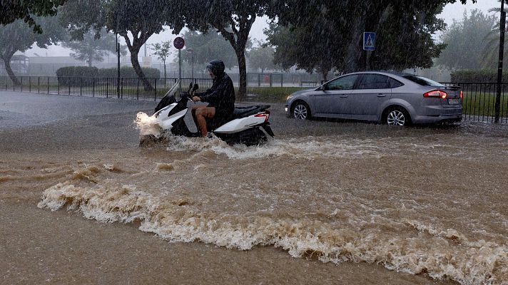 El tiempo - Aviso naranja por tormentas y oleaje en el Mediterráneo y en Cataluña