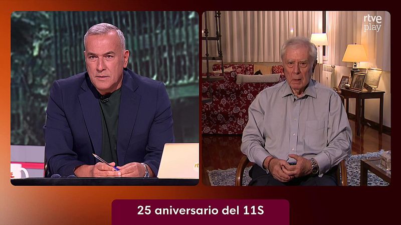 Marc Sala entrevista a Jos� Mar�a Carrascal sobre el 25 aniversario del 11S en 'La noche en 24h' de RTVE, con el logo de rtve play visible.