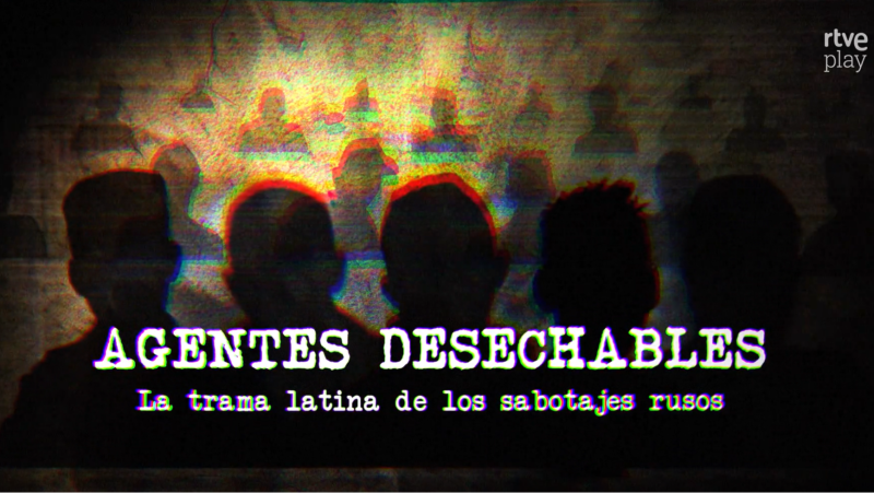Miniatura de RTVE Play con estética oscura y 'glitch', mostrando 'AGENTES DESECHABLES' y 'La trama latina de los sabotajes rusos' sobre siluetas anónimas.