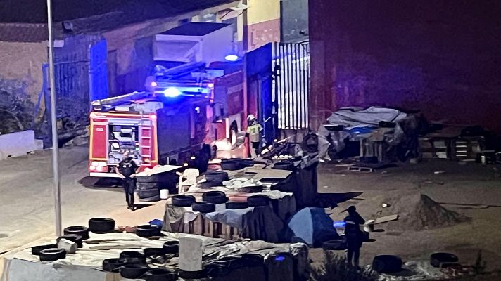 Informativo 24h - Un incendio en El Tarajal calcina 42 chabolas de migrantes en una madrugada con múltiples fuegos en Ceuta