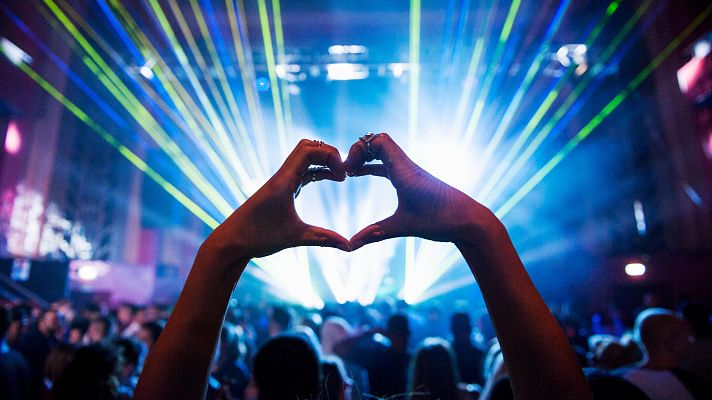 Telediario Fin de Semana - 'Tu gran noche... ¡Su gran noche!': la iniciativa contra la soledad no deseada que une generaciones a través de la música