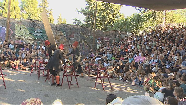 L'Informatiu - La fira de teatre al carrer que mai falla