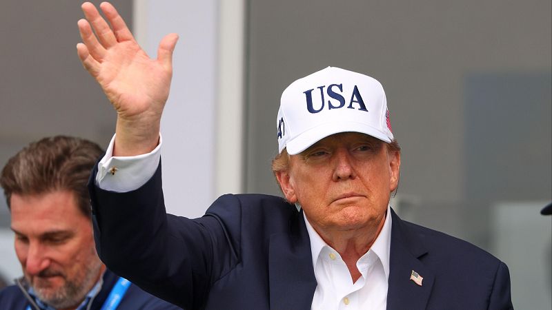 Trump en su campo de golf de Doonbeg, Irlanda
