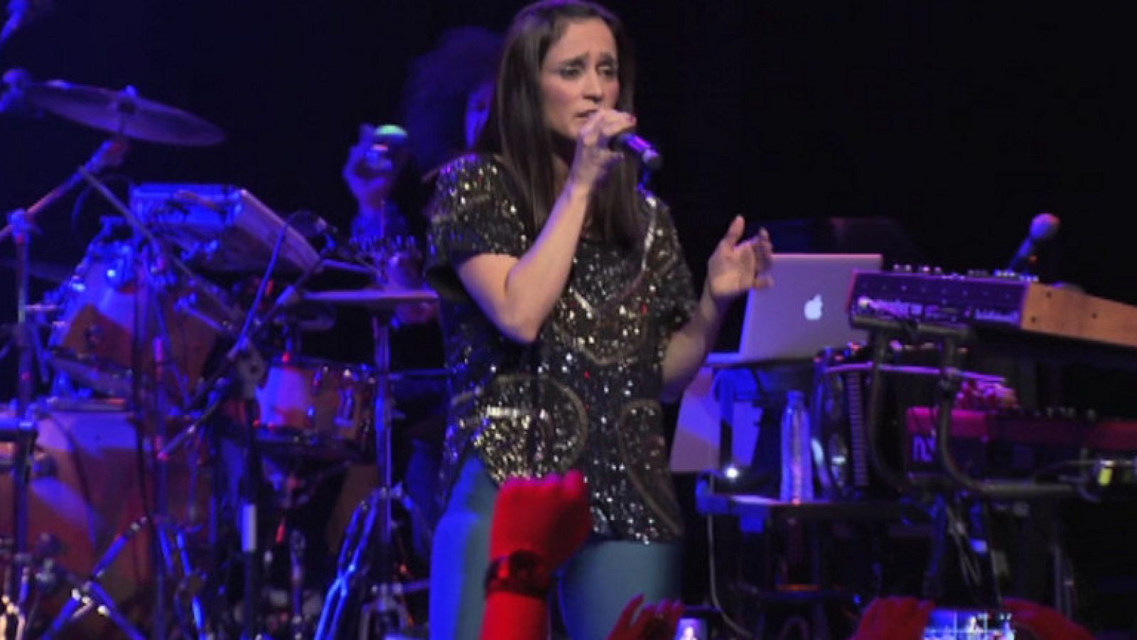 Nos colamos en el concierto madrileño de Julieta Venegas: escucha dos canciones | Ver