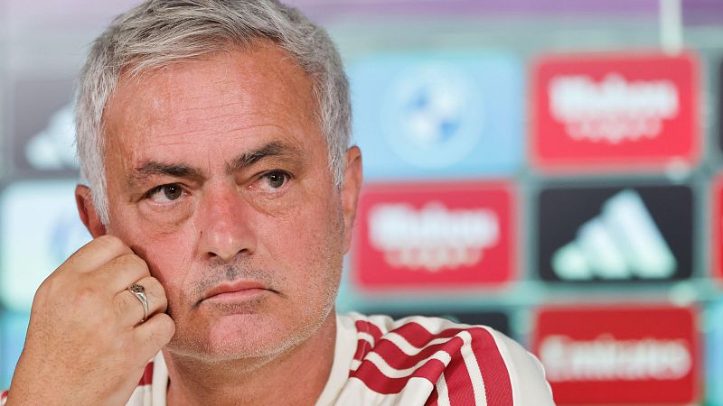 El entrenador de Real Madrid, José Mourinho, ofrece una ureda de prensa en Madrid, este lunes, con motivo del entrenamiento del equipo en la ciudad deportiva de Valdevebas