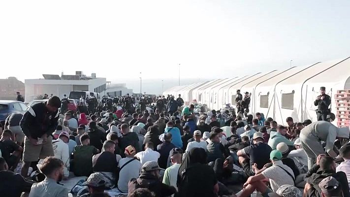  - 864 migrantes han pasado su primera noche en el nuevo centro de acogida de Los Rosales, después de 47 días en la calle