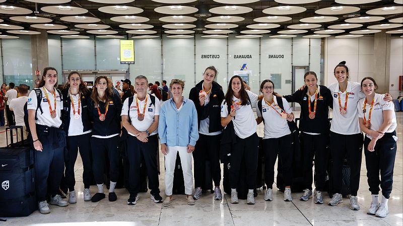 La selección femenina de baloncesto regresa con el bronce mundial