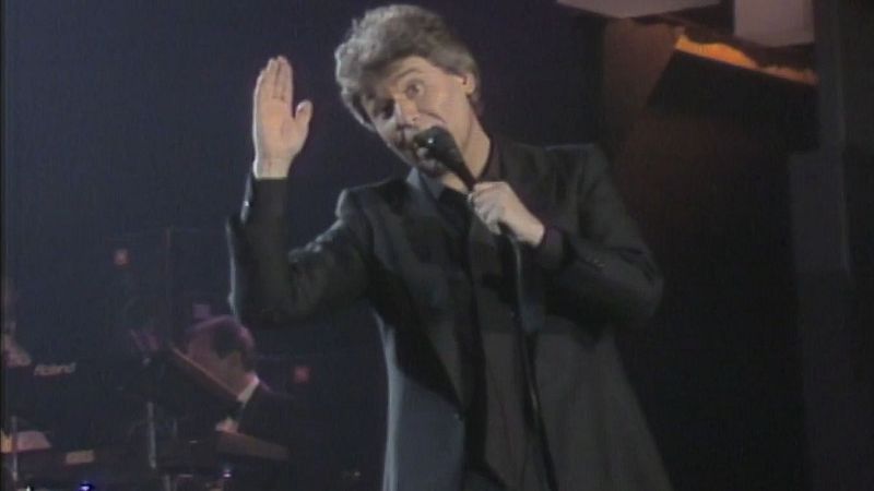 Raphael canta "A esa" (1980)