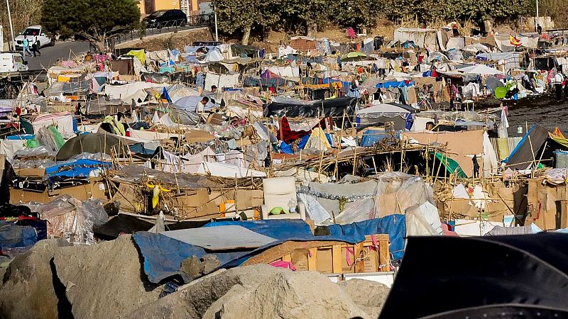 Imágenes de la playa del Trampolín a la espera de ser reubicados