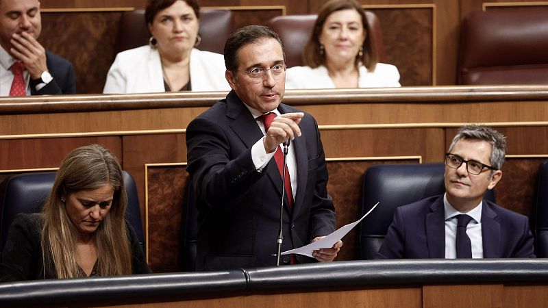 El ministro de Asuntos Exteriores, José Manuel Albares, interviene este miércoles durante la sesión de control del Congreso