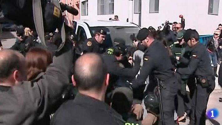 Telediario 1 - Secuelas en niños alejados padres