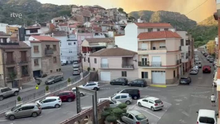 L'informatiu - Comunitat Valenciana - Incendio de Vall d'Uixó visto desde Alfondeguilla