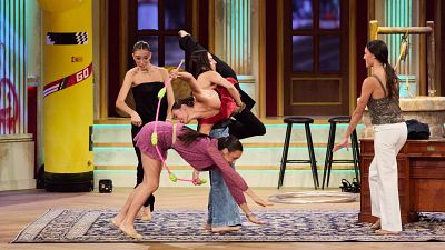Las campeonas de gimnasia rítmica enseñan a Broncano