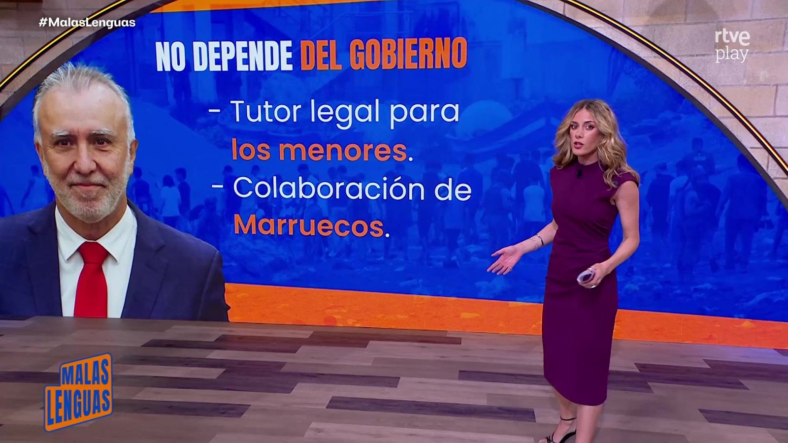 Plató de televisión con José Manuel García-Margallo y Cristina Pardo. Pantalla muestra "NO DEPENDE DEL GOBIERNO", tutela legal y colaboración de Marruecos. Logo "MALAS LENGUAS" en el suelo.