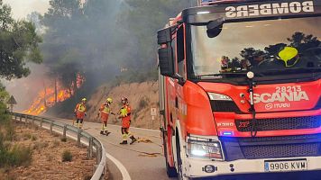 Estabilizado el incendio de Tu�jar, que arrasa 835 hect�reas y deja dos bomberos heridos