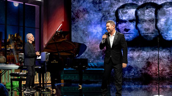 El perro andaluz by Manu Sánchez - Miguel Poveda celebra a Lorca: del hallazgo de unos versos inéditos a su voz sobre el escenario
