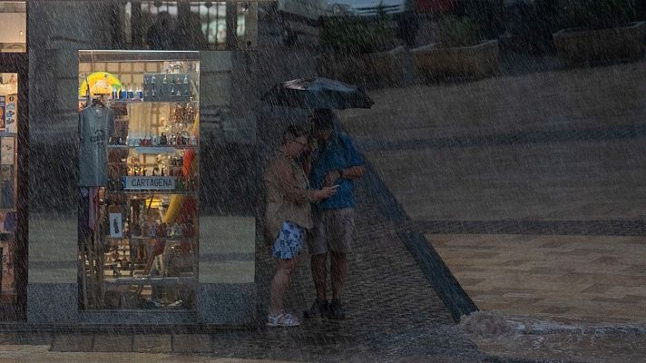 Informativo 24h - La alcaldesa de Cartagena afirma que hay calles anegadas y bajos y garajes inundados por el temporal