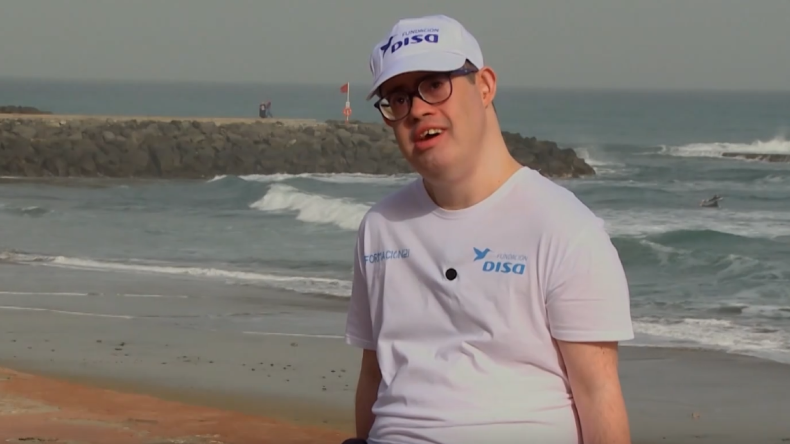 Eduardo, enseñando desde las olas