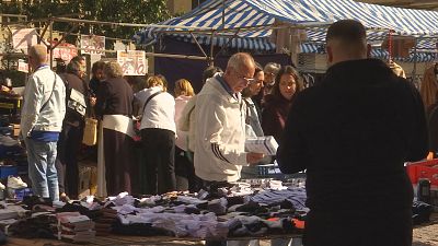 Chaqueta por la ma�ana, sandalias por la tarde. El cambio de temperaturas condiciona el cambio de armario