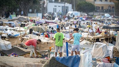 La batalla política por las 500 menores migrantes que el Gobierno quiere trasladar de Ceuta a la península