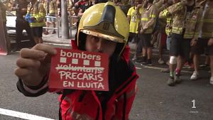 Els Bombers es manifesten a Barcelona per m�s recursos i protecci�