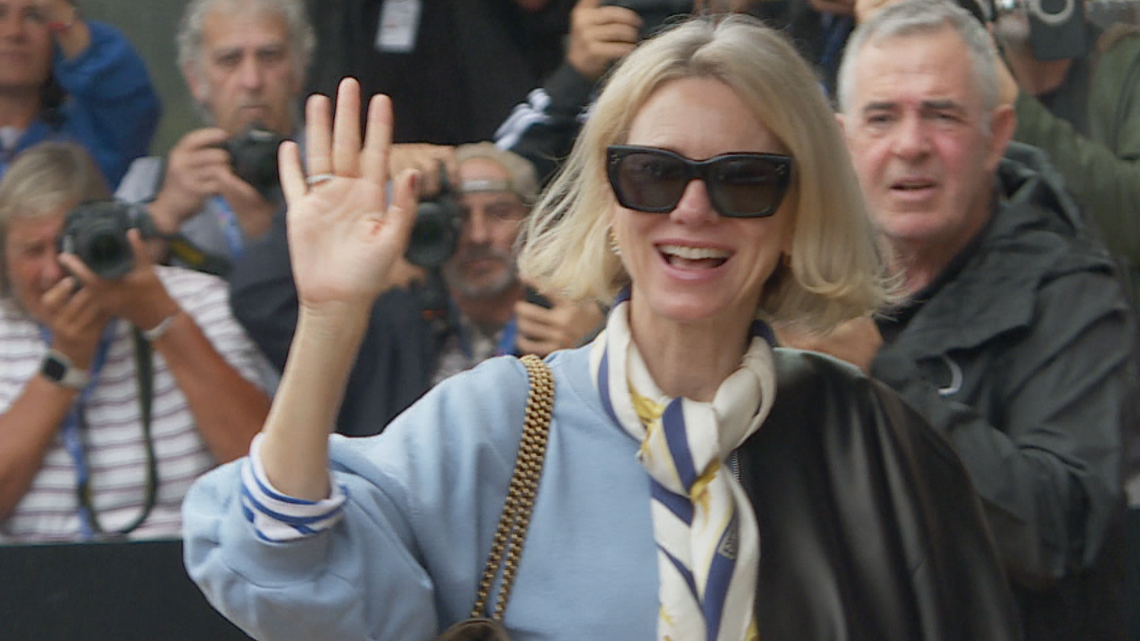 La actriz Naomi Watts, que recibirá mañana el Premio Donostia, a su llegada al hotel María Cristina
